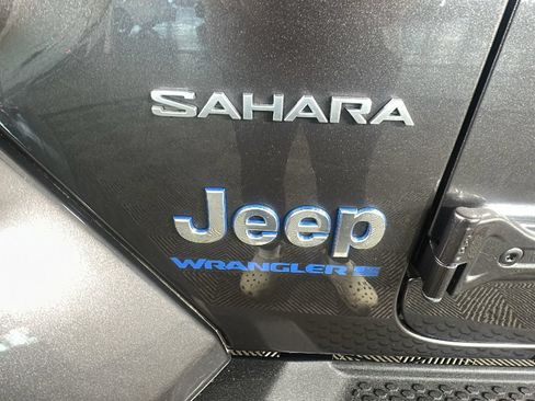 Used 2023 Jeep Wrangler Unlimited Sahara w/ Cold Weather Group AWD/4WD image 11