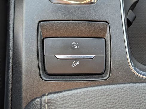 Used 2017 Ford Fusion SE w/ Equipment Group 602A FWD image 18
