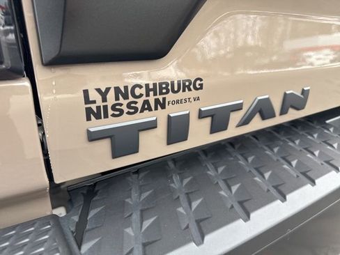 Used 2023 Nissan Titan PRO-4X w/ Pro-4x Convenience Package image 12