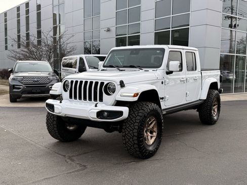 Used 2021 Jeep Gladiator Overland image 2