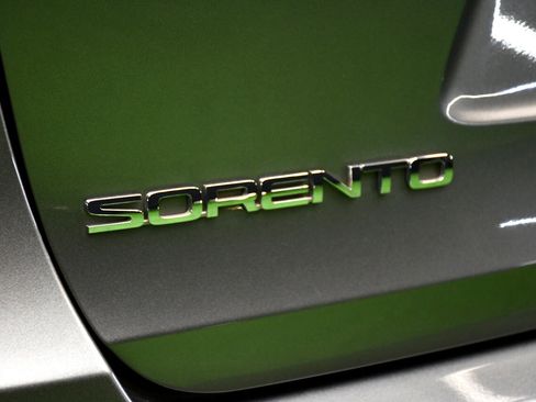 Used 2019 Kia Sorento LX image 11