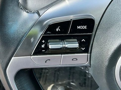 Used 2021 Hyundai Elantra Limited image 15