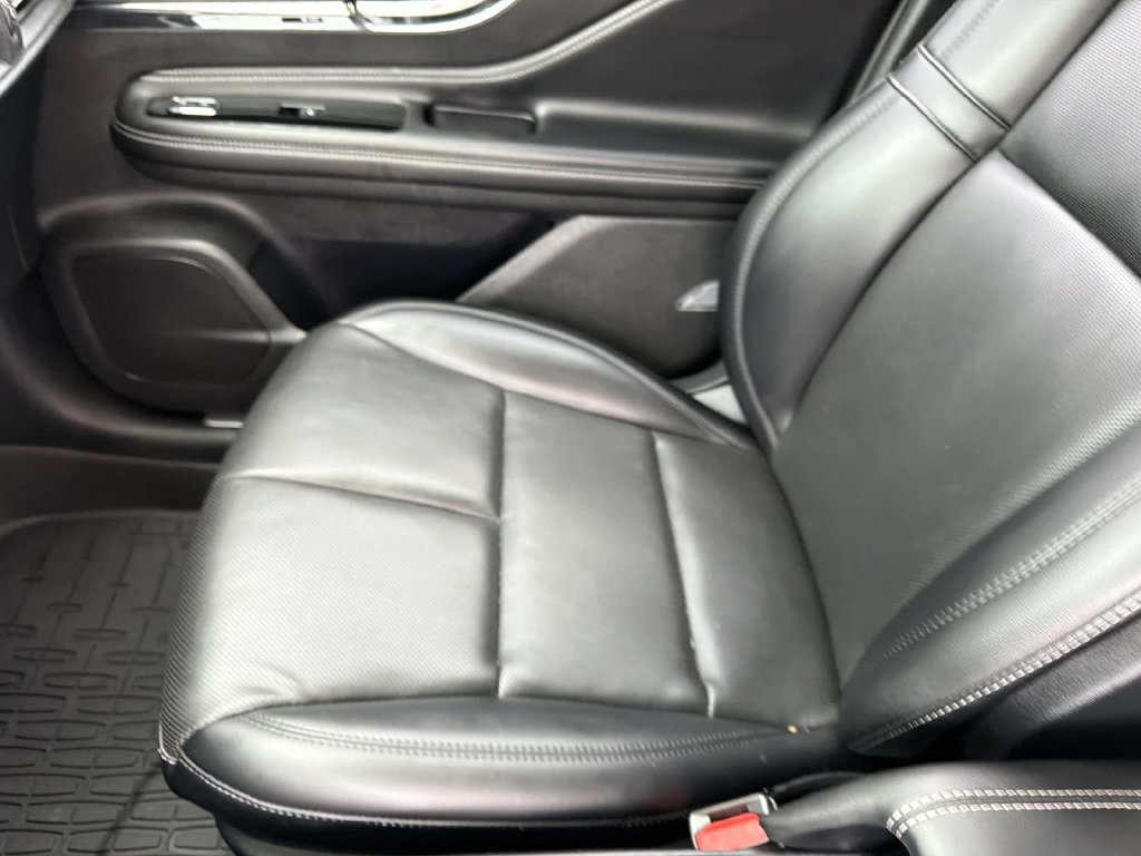 Used 2024 Lincoln Corsair AWD w/ Equipment Group 101A image 18