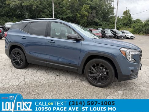 Used 2024 GMC Terrain SLT w/ Elevation Edition FWD image 1