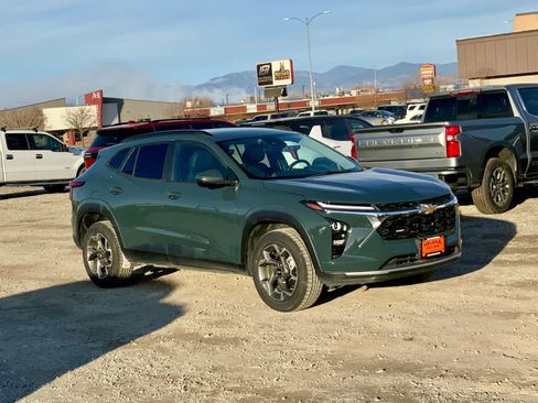 Certified 2025 Chevrolet Trax LT w/ Driver Confidence Package image 7