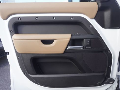 New 2025 Land Rover Defender 110 X-Dynamic SE image 17