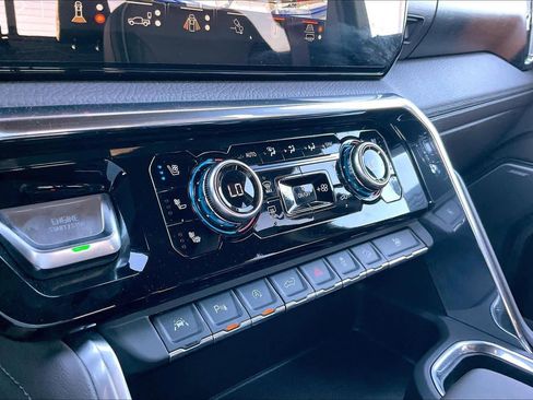 Used 2024 GMC Sierra 1500 Denali w/ Technology Package image 31