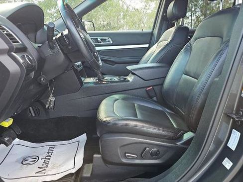 Used 2016 Ford Explorer XLT w/ Equipment Group 202A image 9