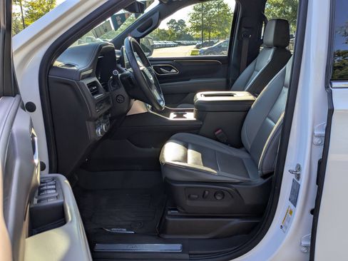 Used 2022 GMC Yukon XL SLT w/ SLT Luxury Package AWD/4WD image 12