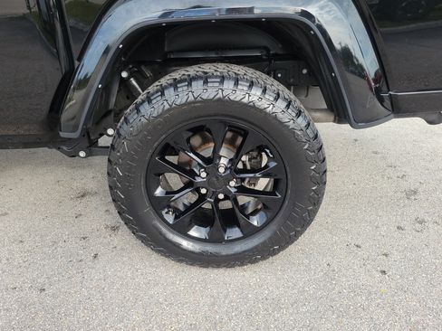 Used 2022 Jeep Gladiator Overland image 25