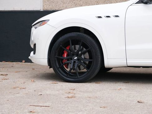 Used 2017 Maserati Levante S image 9