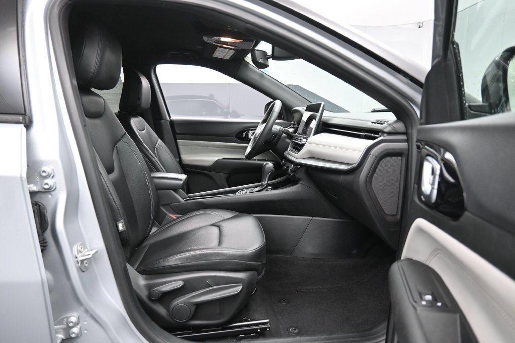 Used 2025 Jeep Compass Limited AWD/4WD image 27