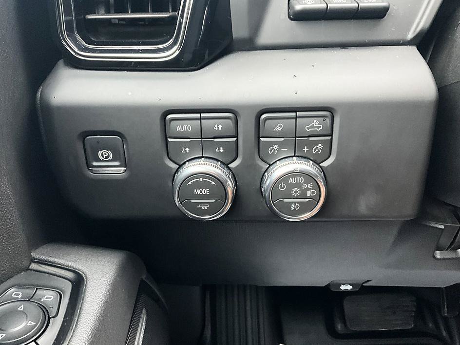 Used 2026 GMC Sierra 3500 AT4 w/ AT4 Premium Plus Package AWD/4WD image 19