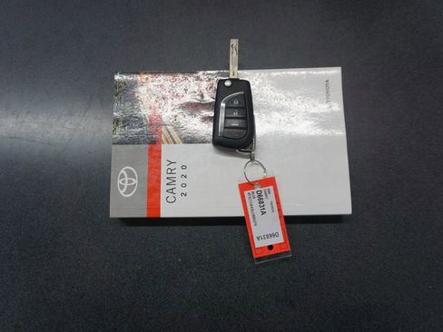 Used 2020 Toyota Camry LE image 15