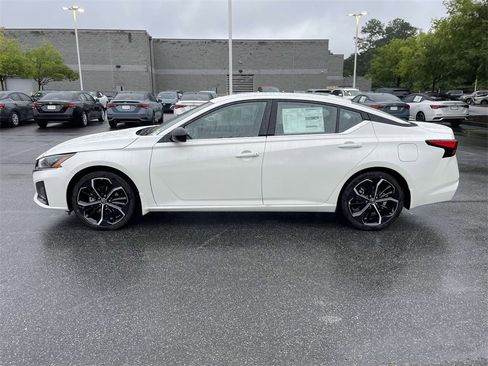 New 2025 Nissan Altima 2.5 SR image 2