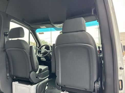 Used 2025 Mercedes-Benz Sprinter 2500 image 7