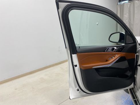 Used 2025 BMW X7 xDrive40i w/ M Sport Package image 21