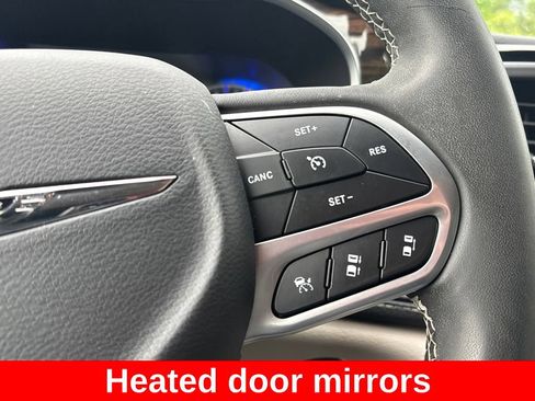 Used 2023 Chrysler Pacifica Limited AWD/4WD image 22
