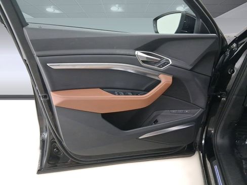 Used 2022 Audi e-tron Premium Plus w/ Premium Plus Package image 13