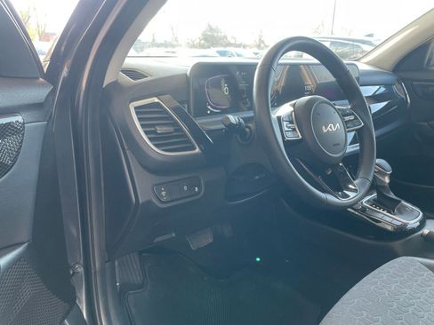 Used 2025 Kia Seltos S image 33