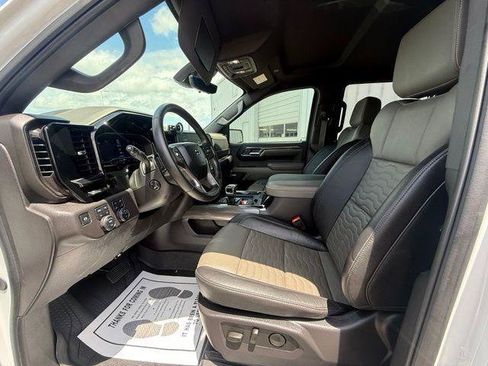 Used 2024 Chevrolet Silverado 1500 ZR2 w/ Technology Package AWD/4WD image 6