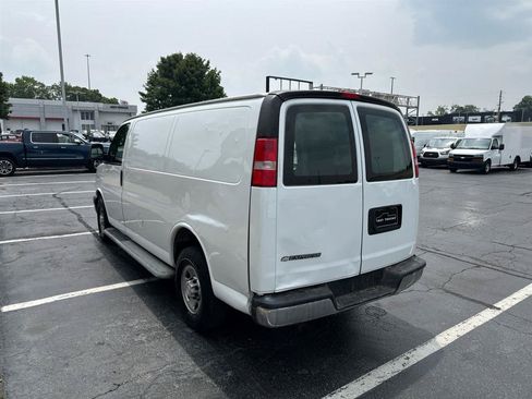 Used 2018 Chevrolet Express 2500 w/ Driver Convenience Package RWD image 6