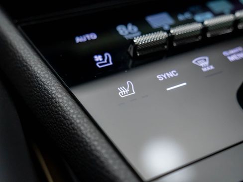 Certified 2024 Porsche Cayenne Coupe image 29