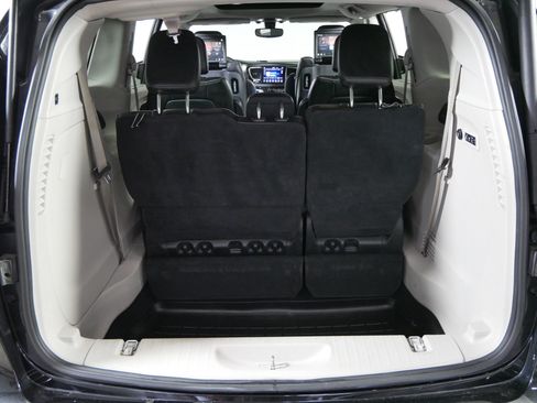 Used 2018 Chrysler Pacifica Limited FWD image 18