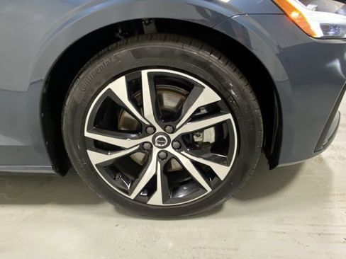 Certified 2025 Volvo S60 B5 Core image 5