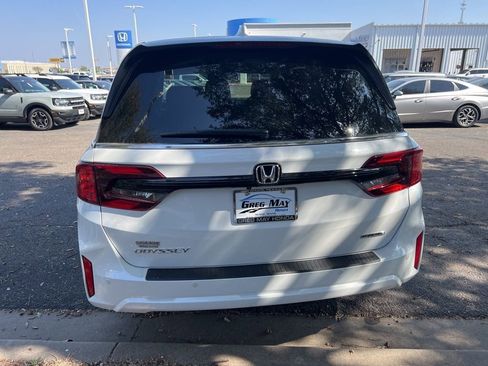 New 2026 Honda Odyssey Touring image 5
