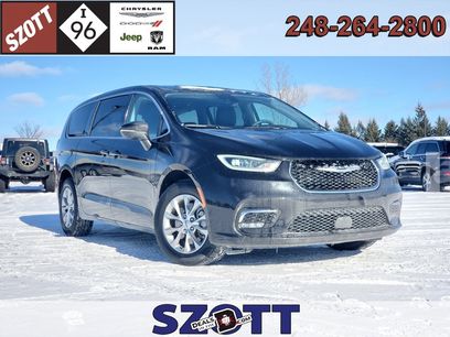 Used 2023 Chrysler Pacifica Touring-L