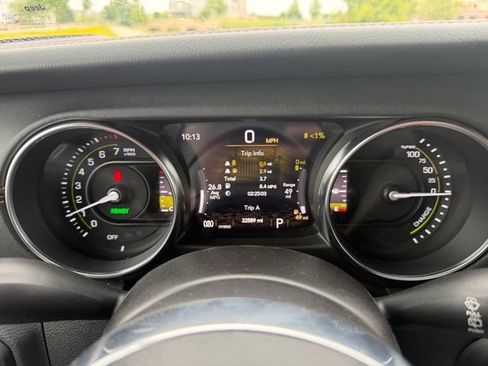 Used 2023 Jeep Wrangler Unlimited Sahara AWD/4WD image 13