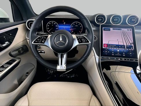 Used 2024 Mercedes-Benz GLC 300 image 6