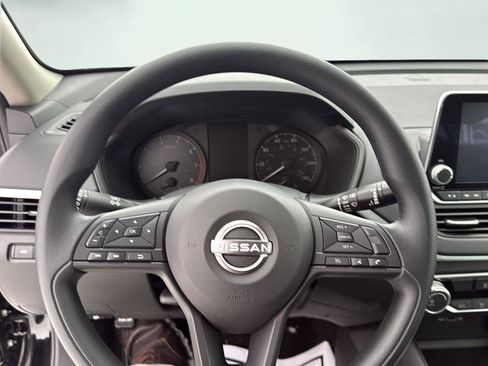 Used 2025 Nissan Altima 2.5 S image 10