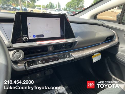 Used 2026 Toyota Prius XLE FWD image 25