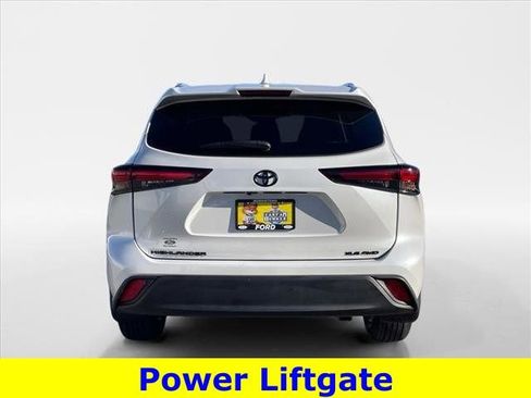 Used 2024 Toyota Highlander XLE image 5