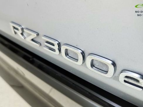 Used 2025 Lexus RZ 300e w/ Cold Area Package FWD image 17