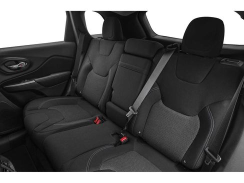 Used 2021 Jeep Cherokee Latitude w/ Mopar Interior Package FWD image 9