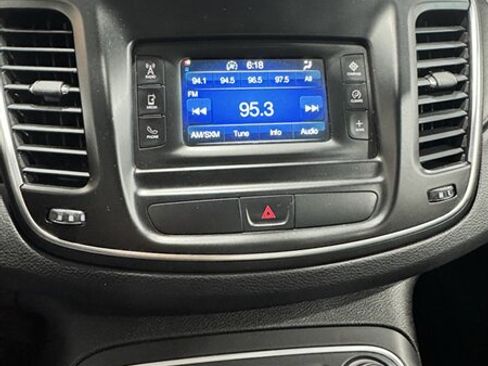 Used 2015 Chrysler 200 Limited w/ Convenience Group FWD image 8