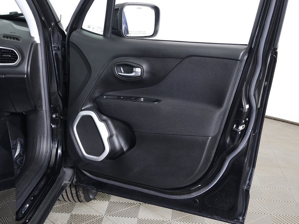 Used 2019 Jeep Renegade Latitude AWD/4WD image 20