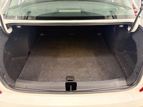 Used 2016 Volkswagen Passat 1.8T SE FWD image 9