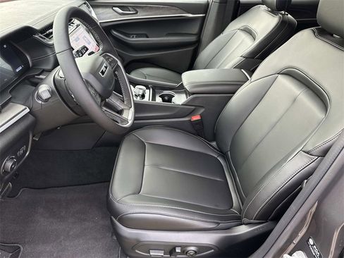 New 2025 Jeep Grand Cherokee Limited image 13