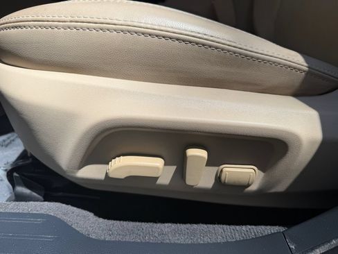 Used 2019 Subaru Outback 3.6R Limited AWD/4WD image 19