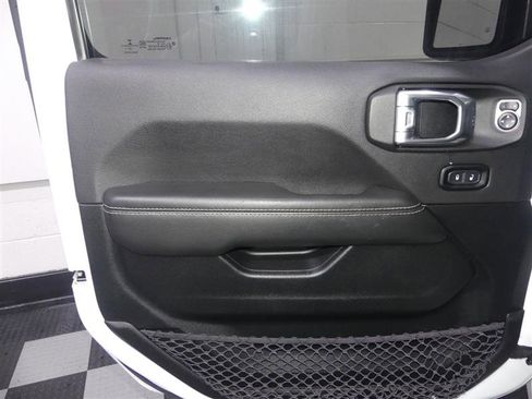 Used 2021 Jeep Gladiator Overland w/ Popular Equipment Package image 17