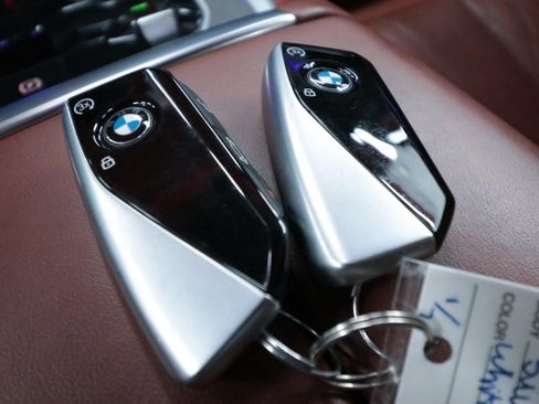 Used 2023 BMW X7 xDrive40i w/ Premium Package image 19