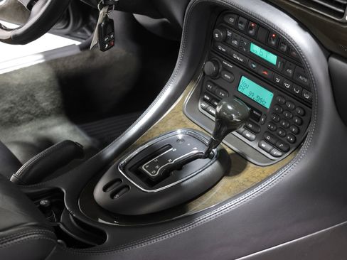 Used 1998 Jaguar XJ8 RWD image 53