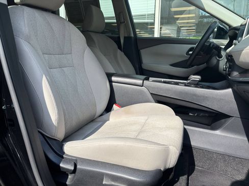 Used 2025 Nissan Rogue SV FWD image 24