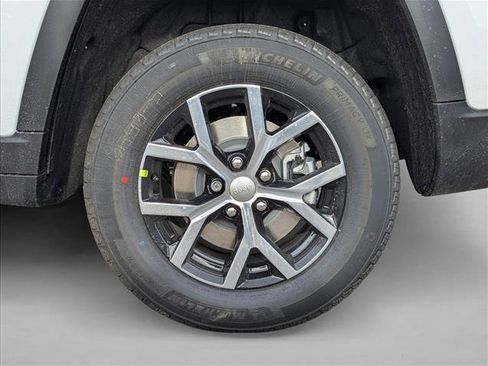 New 2025 Jeep Grand Cherokee L Limited image 9