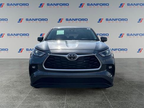 Used 2024 Toyota Highlander LE FWD image 8