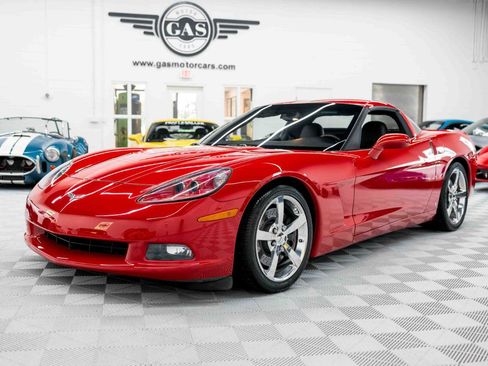Used 2009 Chevrolet Corvette Coupe w/ Z51 Performance Package RWD image 14